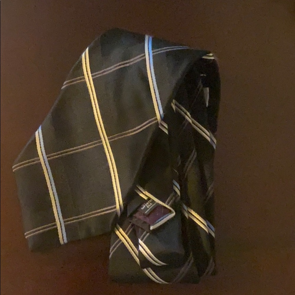 Men’s black stripped tie